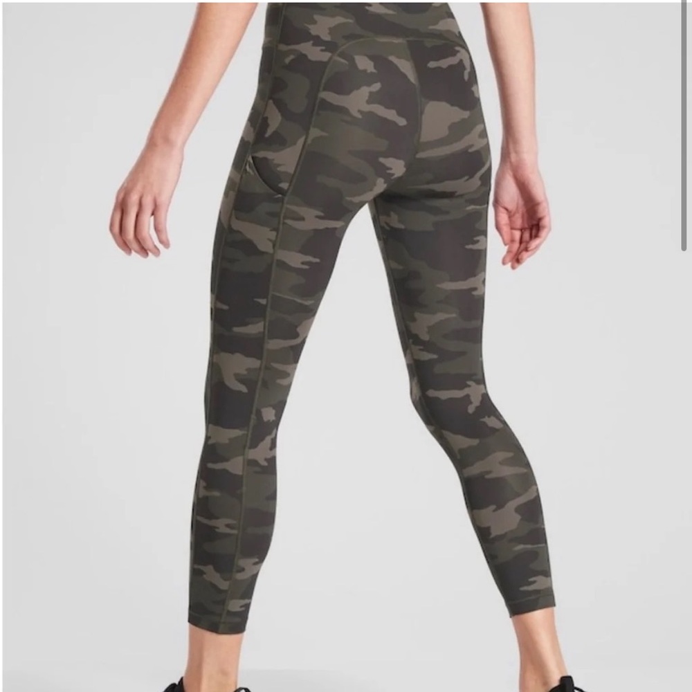 THE NORTH FACE Green Camo Stash Pocket Leggings S